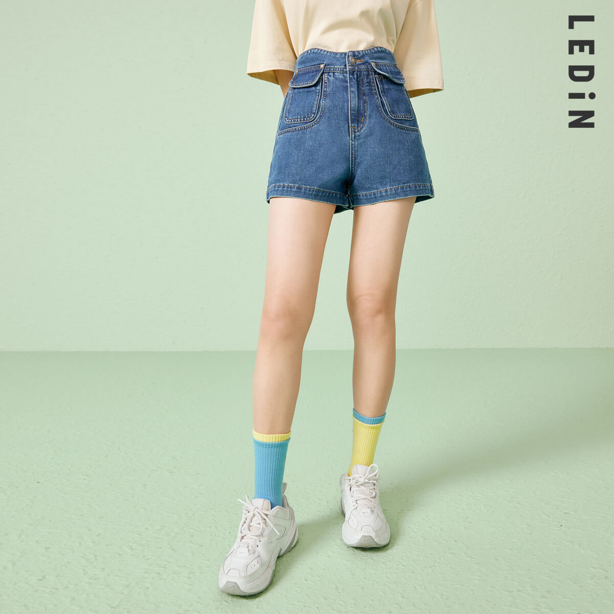 กางเกงยีนส์ผู้หญิงทรงตรงฤดูใบไม้ผลิปี 2021 กางเกงยีนส์ผู้หญิงลายดอกไม้เด็กใหม่ทรงหลวม กางเกงยีนส์ผู้หญิงทรงตรงฤดูใบไม้ผลิปี 2021 กางเกงยีนส์ผู้หญิงลายดอกไม้เด็กใหม่ทรงหลวม