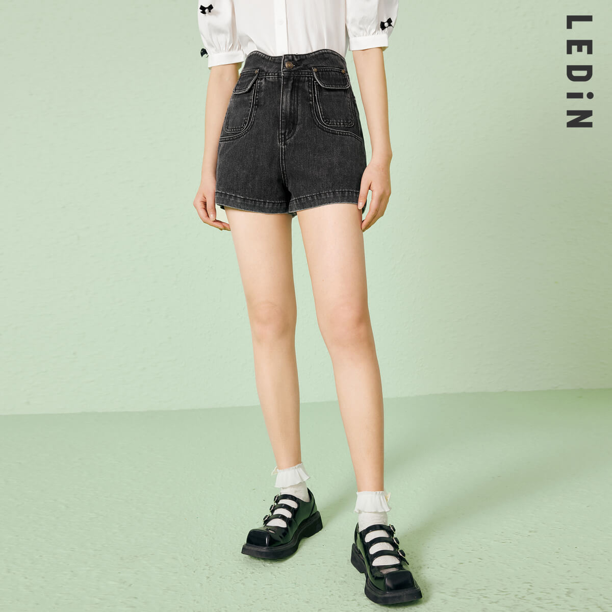 กางเกงยีนส์ผู้หญิงทรงตรงฤดูใบไม้ผลิปี 2021 กางเกงยีนส์ผู้หญิงลายดอกไม้เด็กใหม่ทรงหลวม กางเกงยีนส์ผู้หญิงทรงตรงฤดูใบไม้ผลิปี 2021 กางเกงยีนส์ผู้หญิงลายดอกไม้เด็กใหม่ทรงหลวม